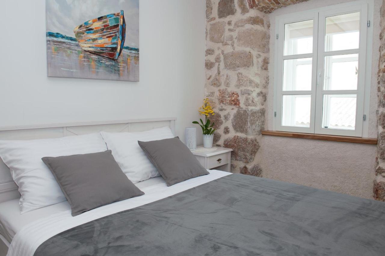 Sobe Bile Bed and Breakfast Pag Town Buitenkant foto