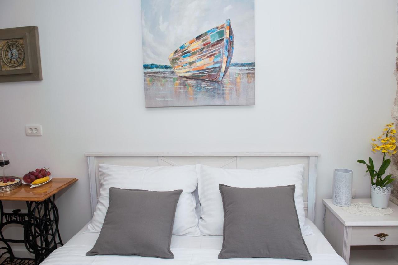 Sobe Bile Bed and Breakfast Pag Town Buitenkant foto